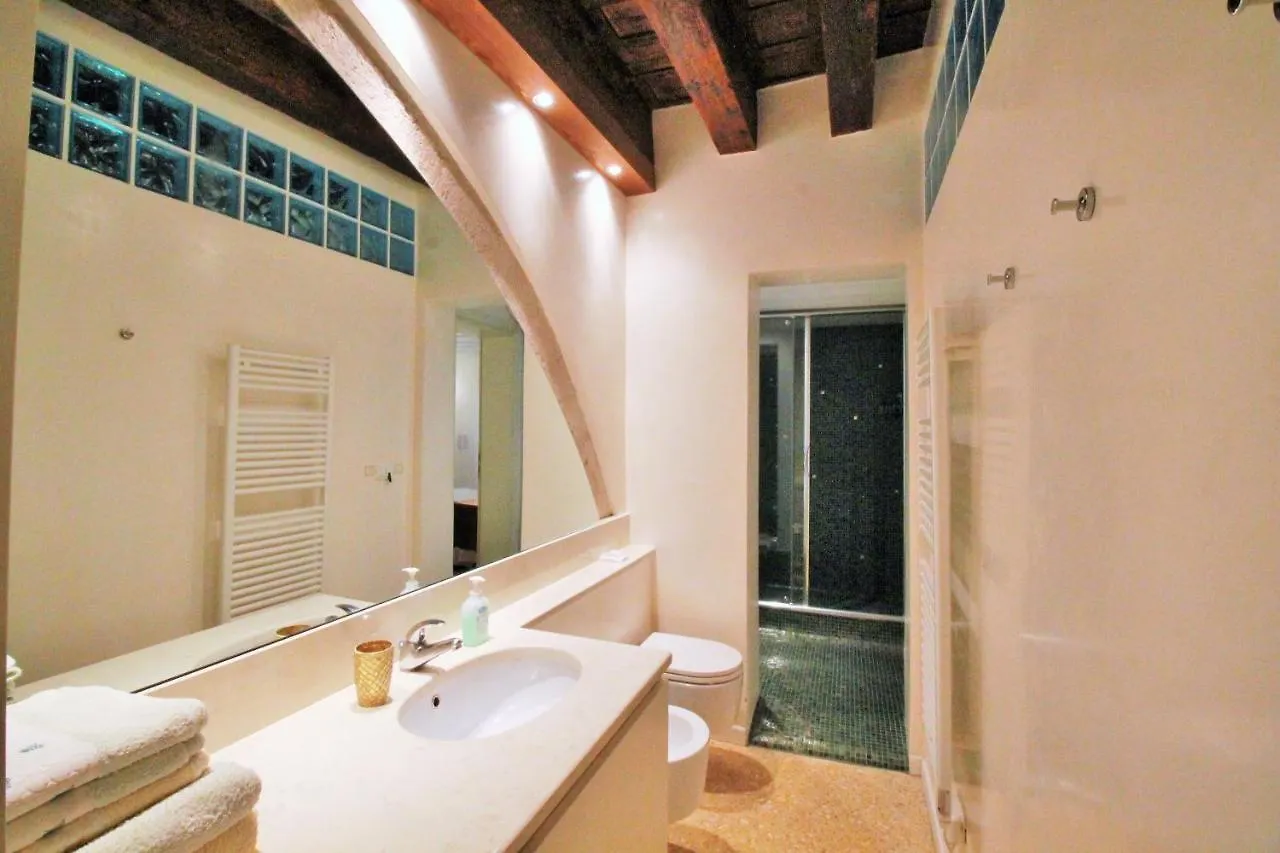 San Marco Apartment With Canal View Venice