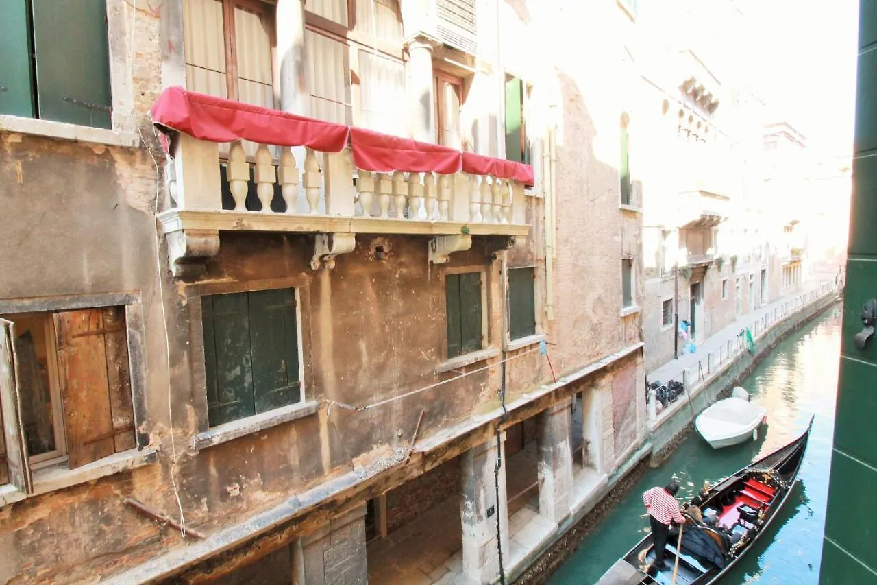 San Marco Apartment With Canal View Velence