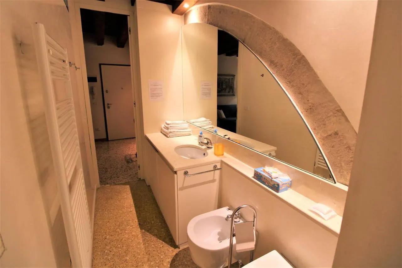 San Marco Apartment With Canal View Velence
